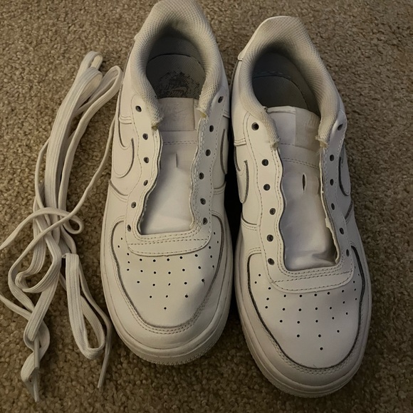 Nike Youth Air Forces Used 5.5 - Picture 3 of 5